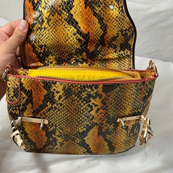 Scene snakeskin snake head crossbody purse - Picture 5 of 16
